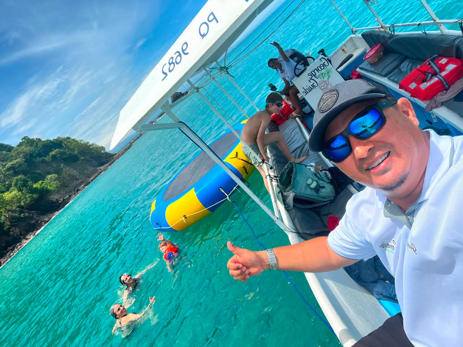 Guide and turquoise Manuel Antonio coastline